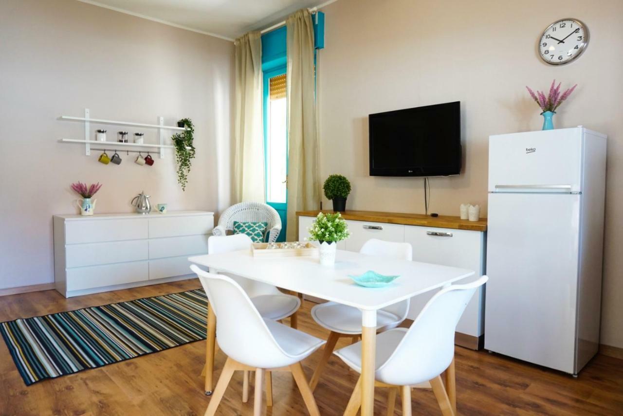 Villa Aurelia -Seafront Apartment With Patio 弗里米尼迪夸尔图 外观 照片