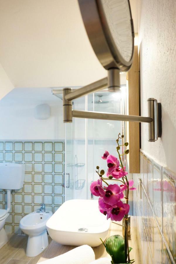 Villa Aurelia -Seafront Apartment With Patio 弗里米尼迪夸尔图 外观 照片